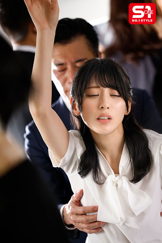 SONE-791 「金松季歩」列车上有所期待的我 变得不正常了