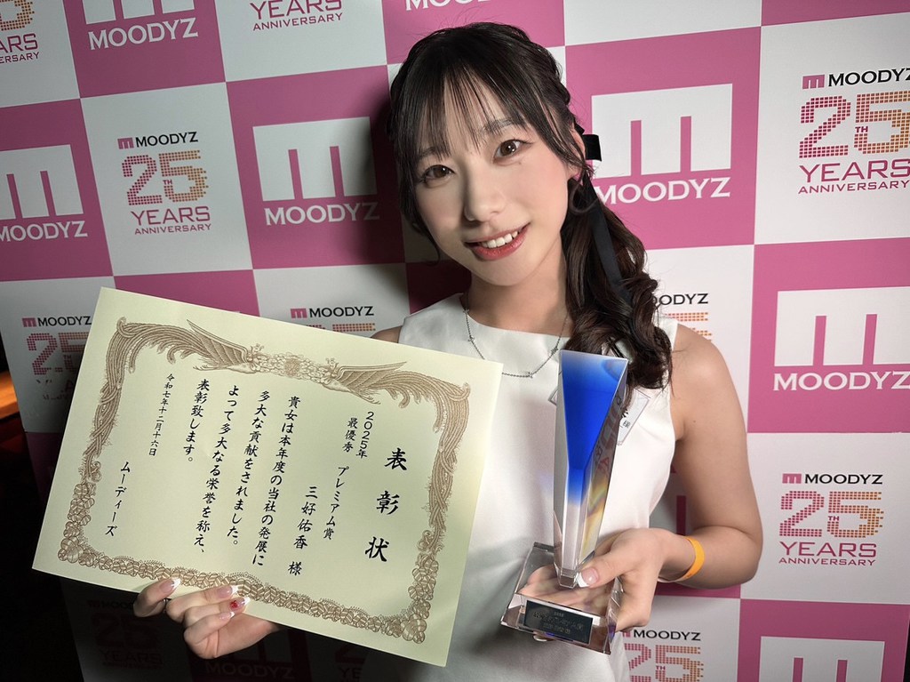 PRED-833 憧れの三好先生が競泳水着姿で中出しされるのを見ていることしか出来なかった…どころか一緒になって美尻を貪り犯してしまった最低なボク。