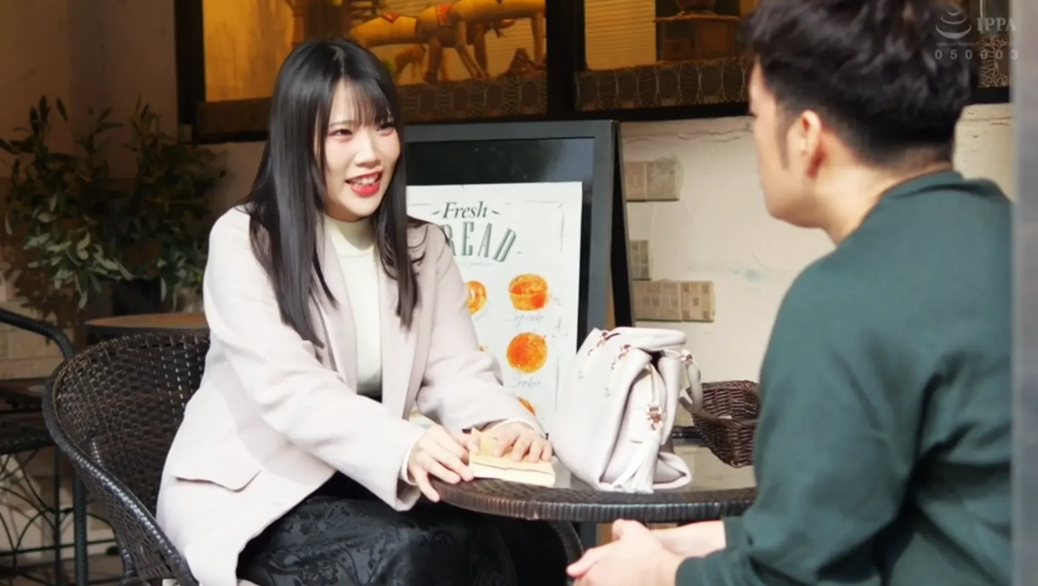 REAL-982 裏切り孕ませデート~うぶなカフェ店員の特別な1日は無慈悲に中出しされ続け、ザーメン混じりのクソと化す~ 桜ゆの