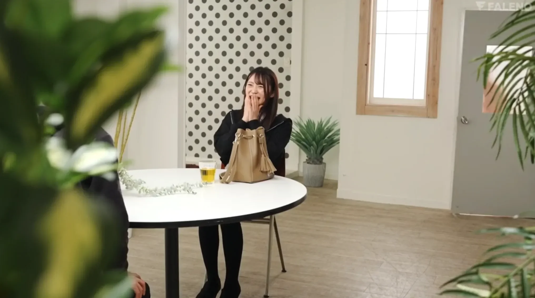 FNS-202 「今は待って!」と叫んでもノンストップピストン!予測不能の不意打ち即ズボ4SEX 甘夏唯